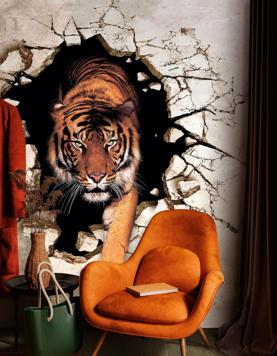 La tigre che esce da un buco nel muro