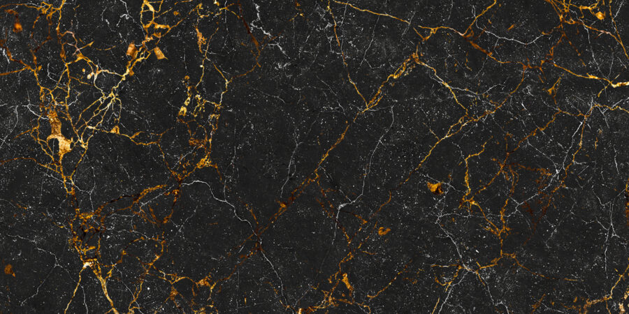 Marmo nero con venature ambrate.