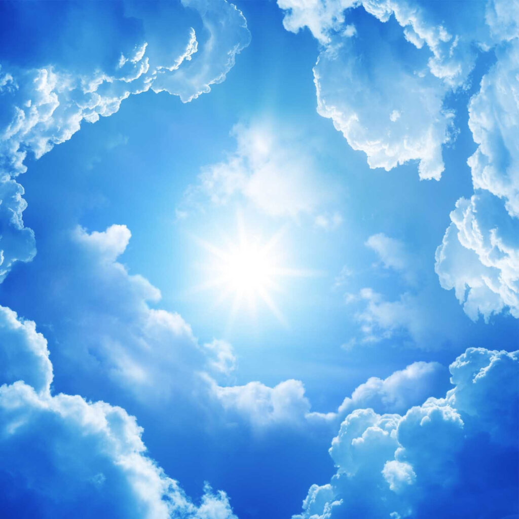 Il sole che brilla attraverso le nuvole Il sole che brilla attraverso le nuvole