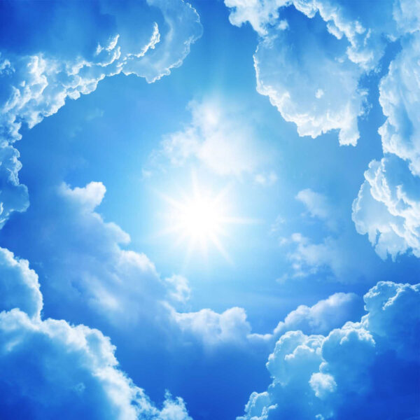 Il sole che brilla attraverso le nuvole Il sole che brilla attraverso le nuvole