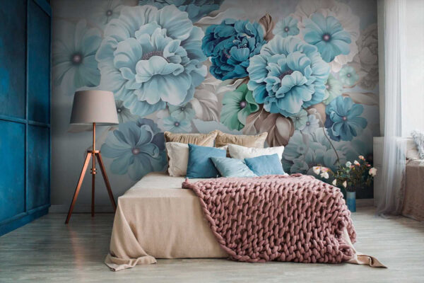 Composizione floreale blu tenue in fiore. Composizione floreale blu tenue in fiore.