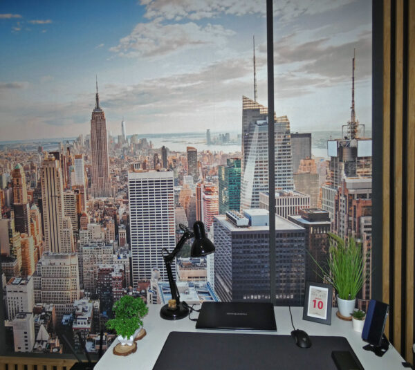 Ampia finestra con vista sulla città Ampia finestra con vista sulla città
