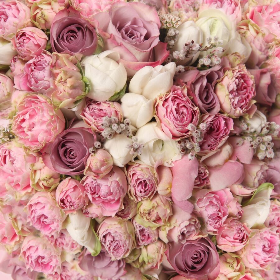 Bellissimo bouquet di rose rosa.