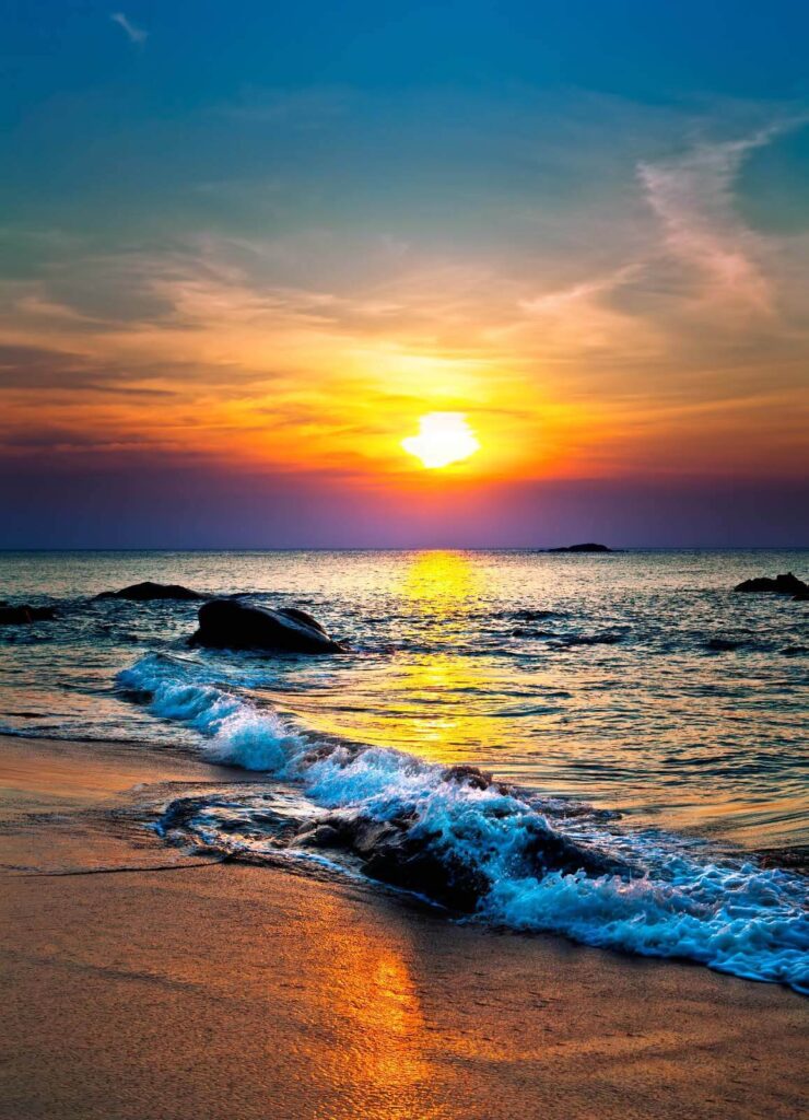 Tramonto su una spiaggia u57778p 740x1024 - Tramonto su una spiaggia - tegory
