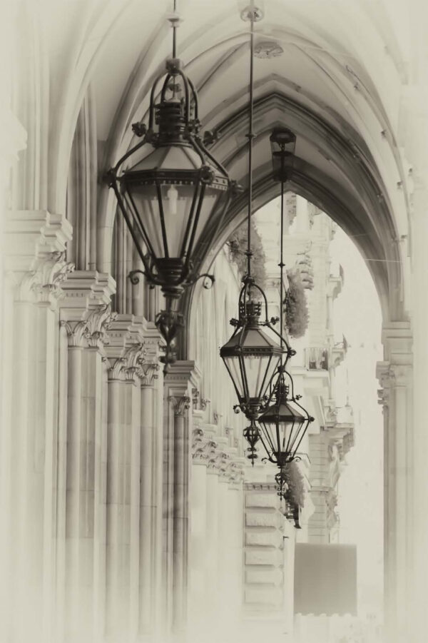 Fila di lanterne su un edificio Fila di lanterne su un edificio