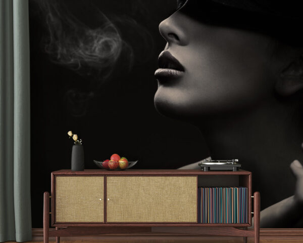 Donna che indossa un cappello e fuma u55318pig20 600x480 - Donna che indossa un cappello e fuma - tegory