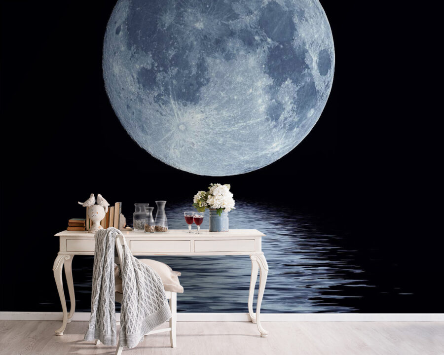 Luna piena sull'acqua