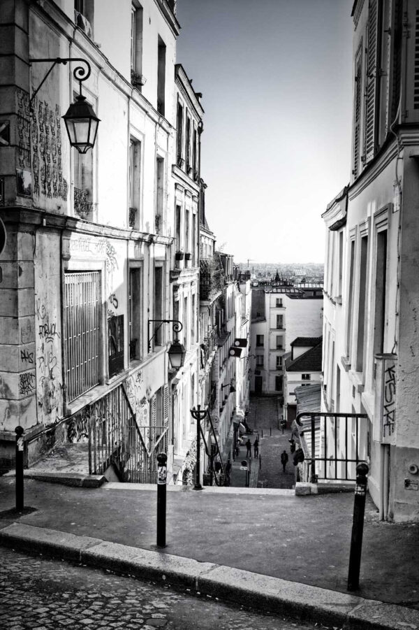 Strada con edifici e lampioni Strada con edifici e lampioni