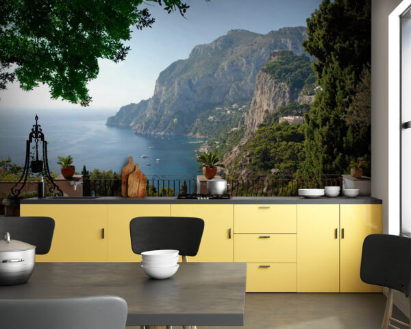Balcone con vista su uno specchio d'acqua Balcone con vista su uno specchio d'acqua