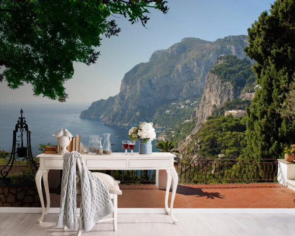 Balcone con vista su uno specchio d'acqua Balcone con vista su uno specchio d'acqua