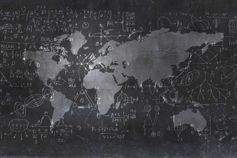Lavagna con mappa ed equazioni matematiche Lavagna con mappa ed equazioni matematiche