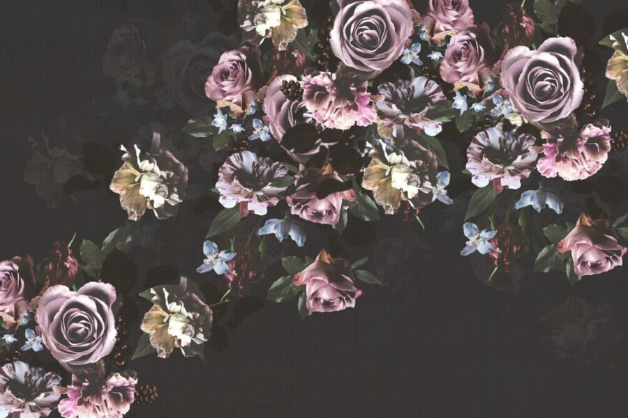 Gruppo di fiori su sfondo nero