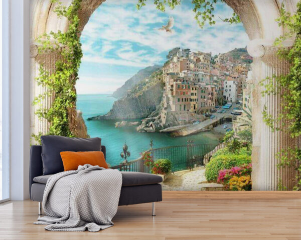 Arco in pietra con vista su una città e sull'acqua Arco in pietra con vista su una città e sull'acqua