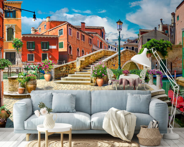 Patio con tavolo e sedie e fontana di fronte a un edificio Patio con tavolo e sedie e fontana di fronte a un edificio
