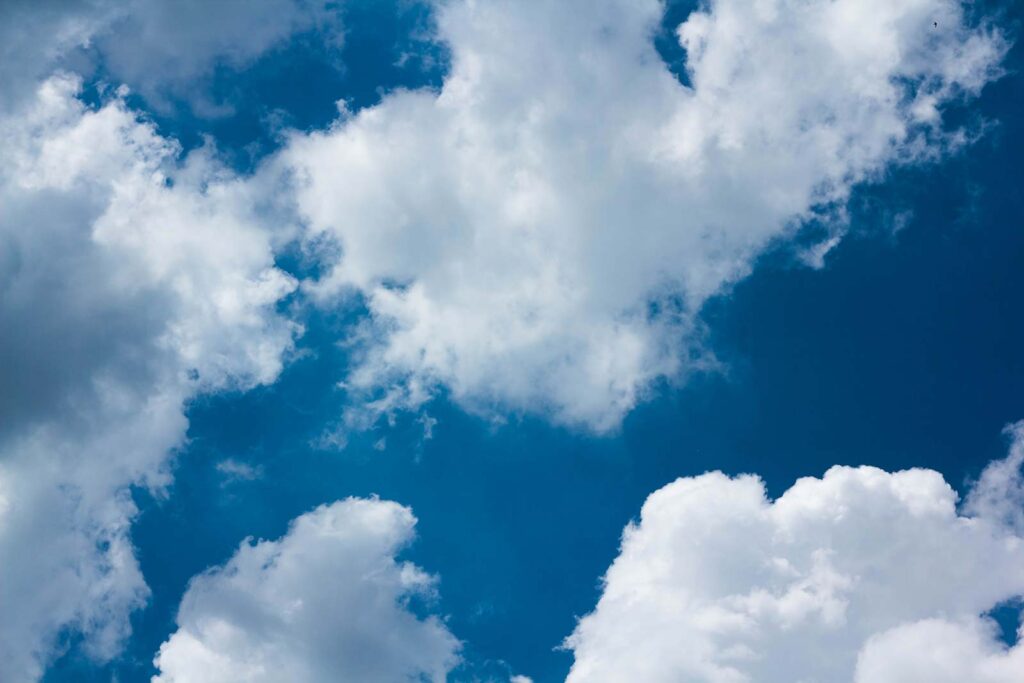 Cielo blu con nuvole Cielo blu con nuvole