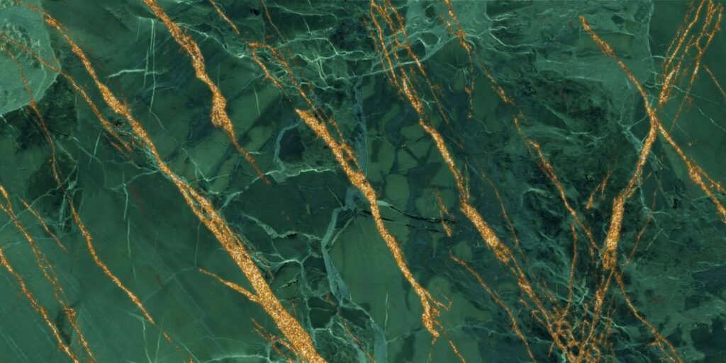 Vene di smeraldo attraverso la pietra levigata Vene di smeraldo attraverso la pietra levigata