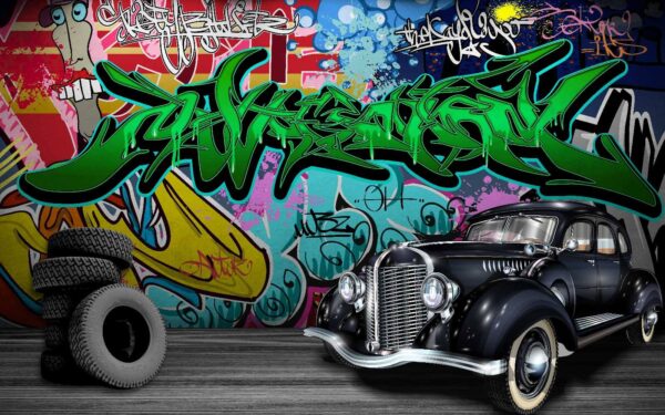 Auto nera con ruote davanti a un muro colorato Auto nera con ruote davanti a un muro colorato