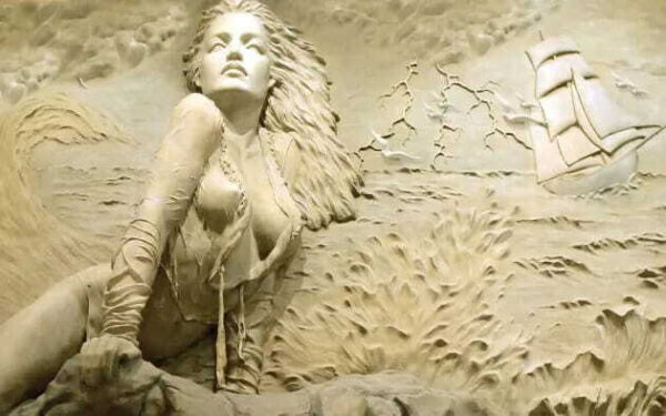 Scultura di donna Scultura di donna