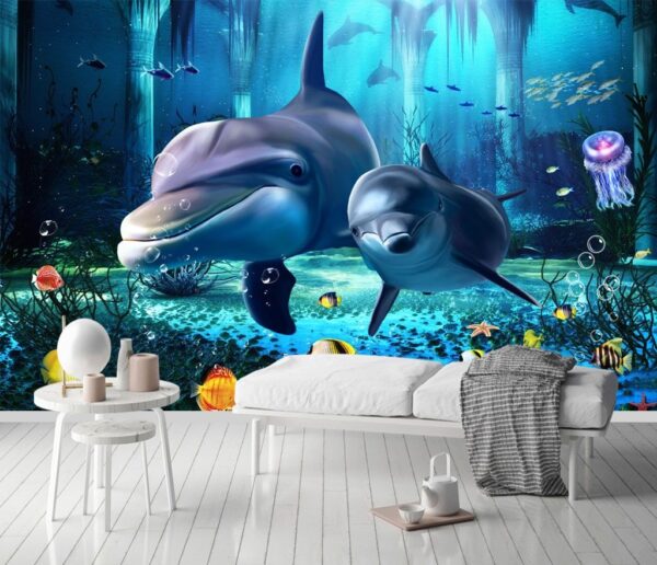 Coppia di delfini che nuota nel mare Coppia di delfini che nuota nel mare