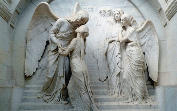 Statua di un uomo che bacia una donna Statua di un uomo che bacia una donna