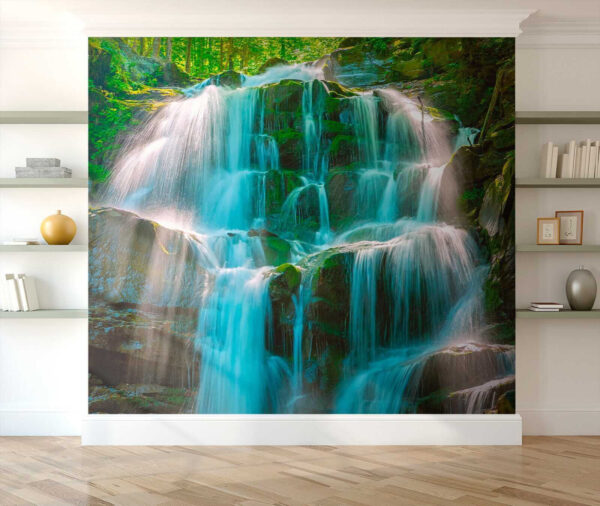 Cascata nel bosco Cascata nel bosco