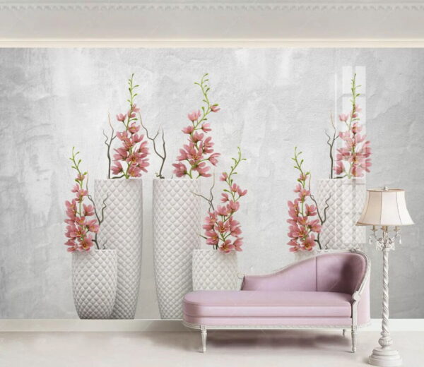 Gruppo di vasi bianchi con fiori rosa Gruppo di vasi bianchi con fiori rosa