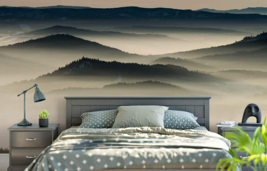 Paesaggio di montagne con nebbia Paesaggio di montagne con nebbia