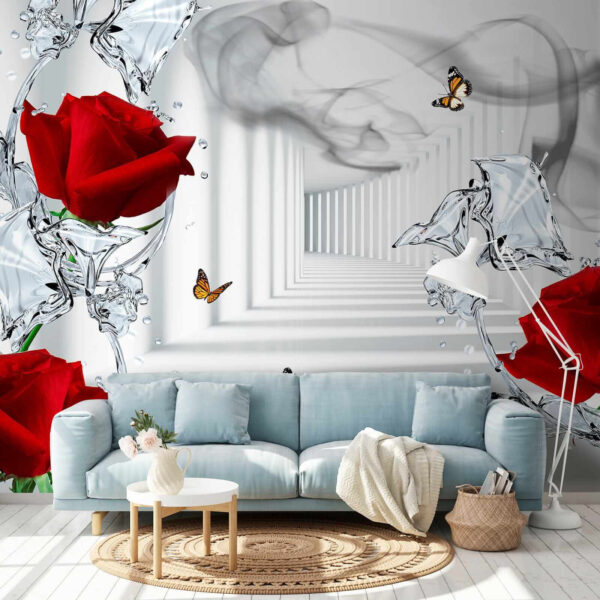 Rose rosse e farfalle in un bicchiere Rose rosse e farfalle in un bicchiere
