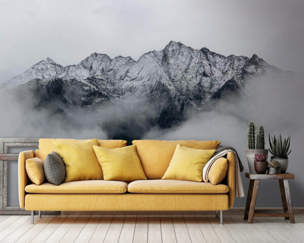 Montagna con neve in cima Montagna con neve in cima