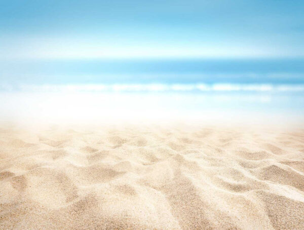 Spiaggia sabbiosa con cielo azzurro Spiaggia sabbiosa con cielo azzurro