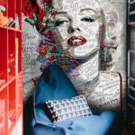 Carta da parati Donna con labbra rosse e fiori