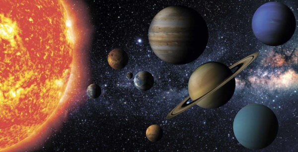 Pianeti nello spazio con stelle e una stella luminosa Pianeti nello spazio con stelle e una stella luminosa