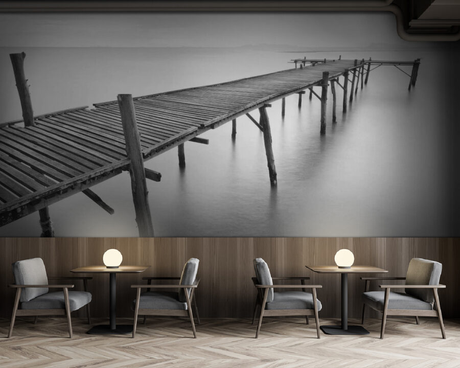 Lungo ponte di legno sull'acqua Lungo ponte di legno sull'acqua