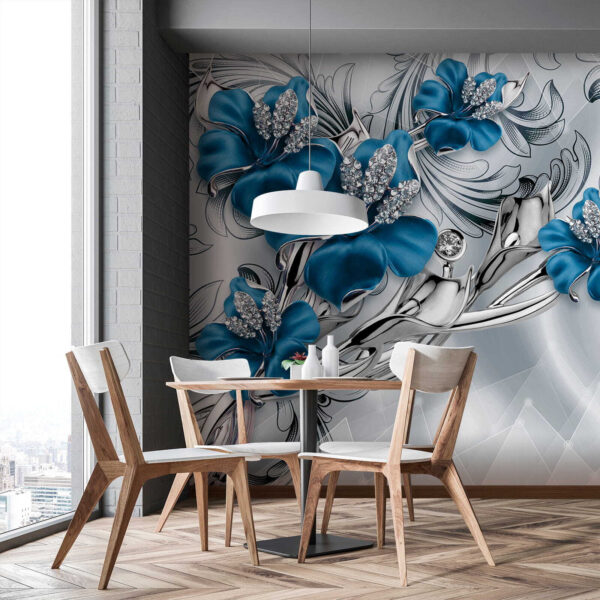 Fiori blu e argento su sfondo argento e nero Fiori blu e argento su sfondo argento e nero