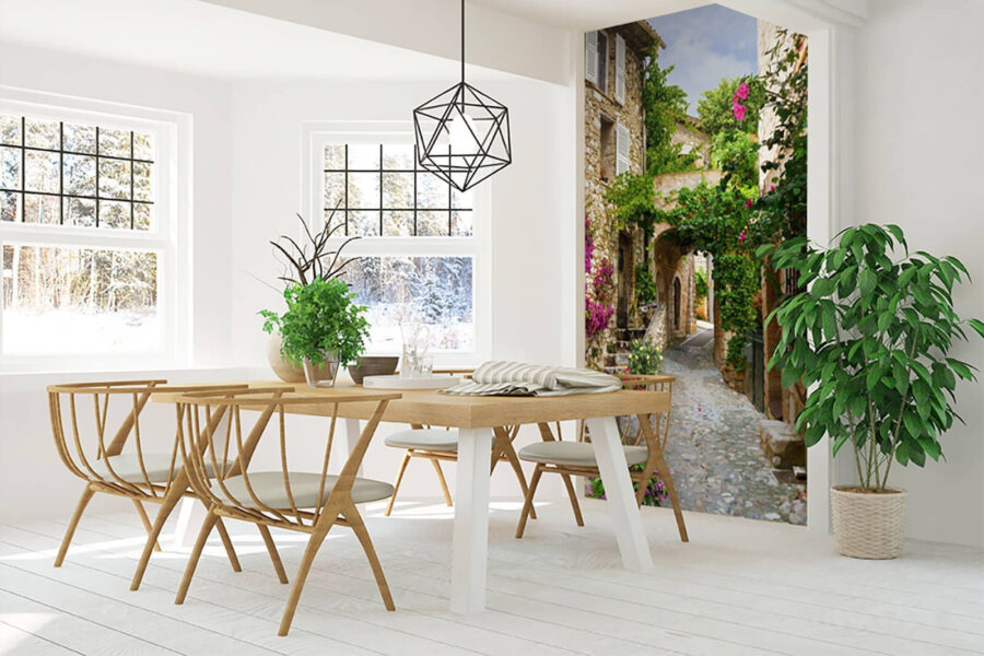 Vicolo di pietra con fiori e piante Vicolo di pietra con fiori e piante