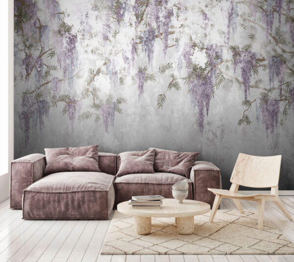 Parete bianca con fiori viola Parete bianca con fiori viola