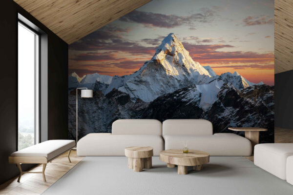 Montagna con neve in cima Montagna con neve in cima