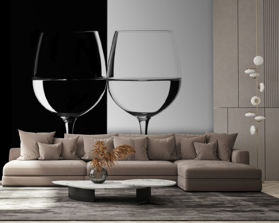 Due bicchieri da vino con acqua Due bicchieri da vino con acqua
