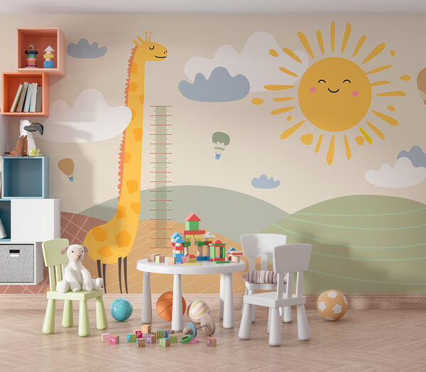 Una giraffa in piedi in un campo con sole e nuvole Una giraffa in piedi in un campo con sole e nuvole