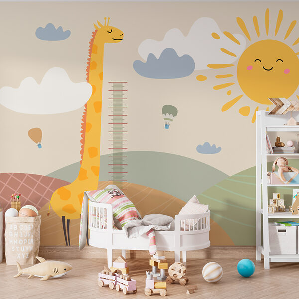 Una giraffa in piedi in un campo con sole e nuvole Una giraffa in piedi in un campo con sole e nuvole