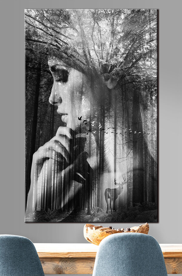 Quadri A woman with her hand on her chin (COD: s02754)