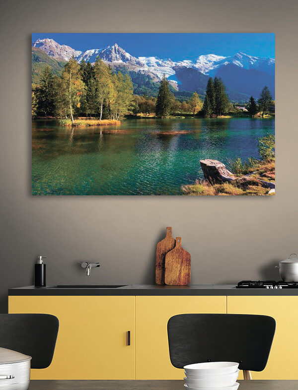 Quadri Quadri Un lago circondato da alberi e montagne (COD: s08443)