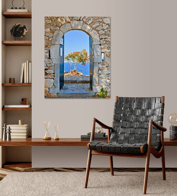 Quadri Un arco in pietra con un albero sullo sfondo