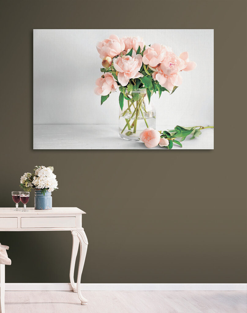 A vase of pink flowers