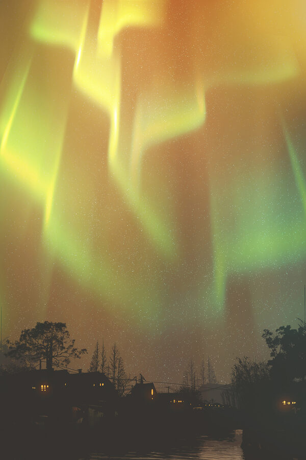 Green lights in the sky Green lights in the sky