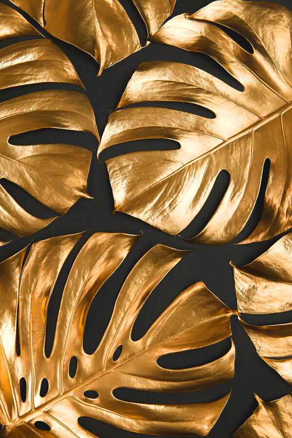 Gleaming metallic leaves, dramatic allure