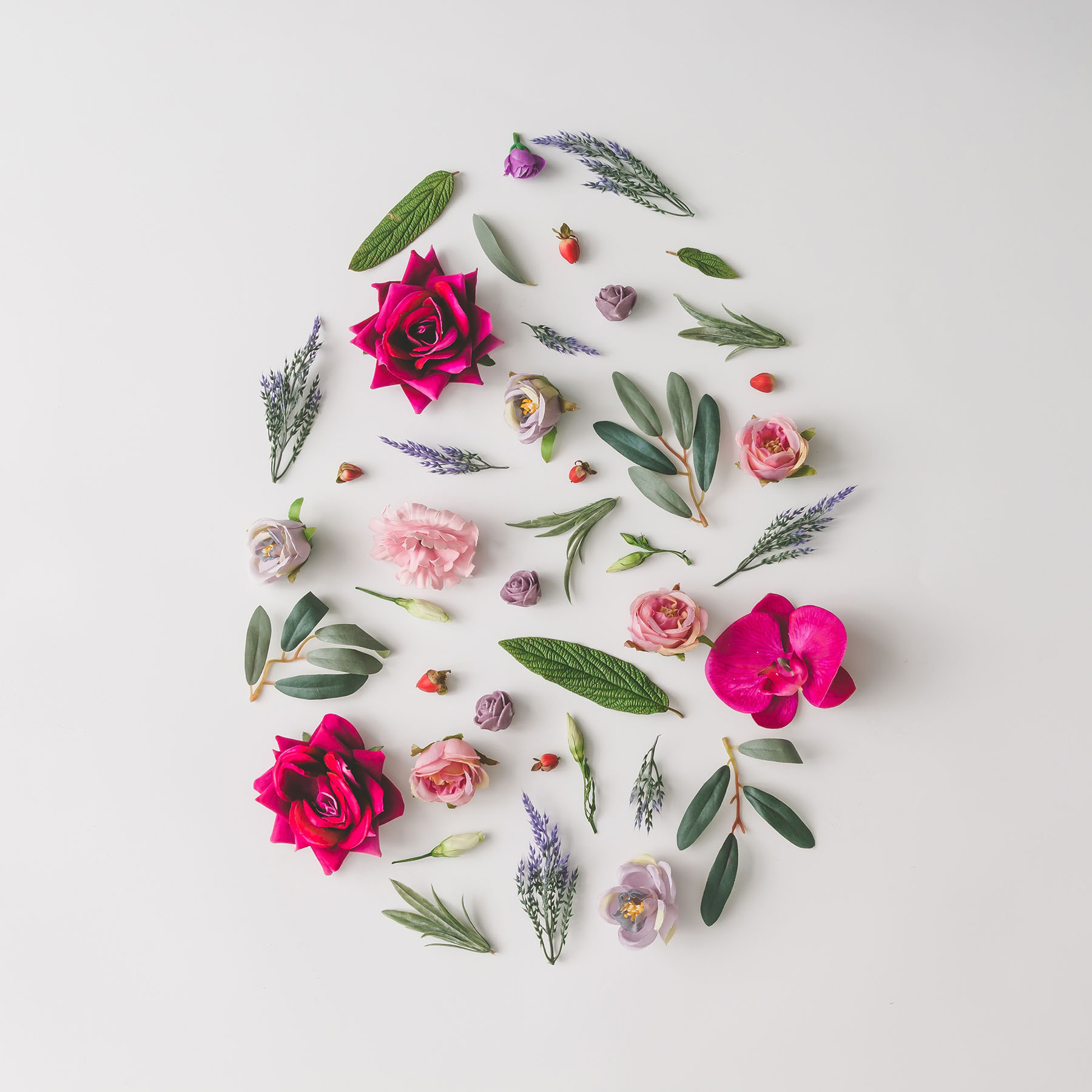 A group of flowers arranged in an egg shape A group of flowers arranged in an egg shape
