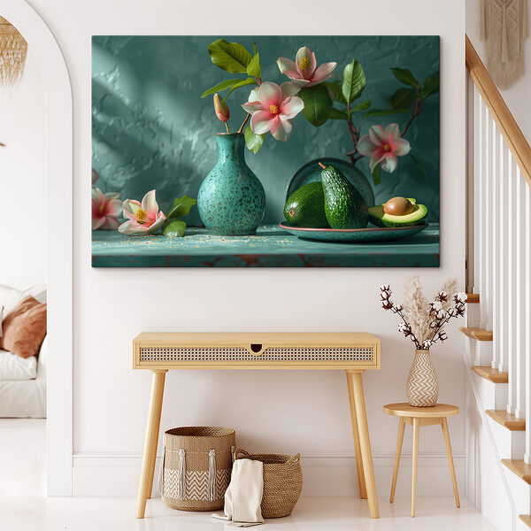 Quadri Un vaso con dei fiori e degli avocado su un piatto