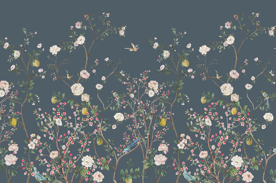 Una carta da parati con fiori e uccelli