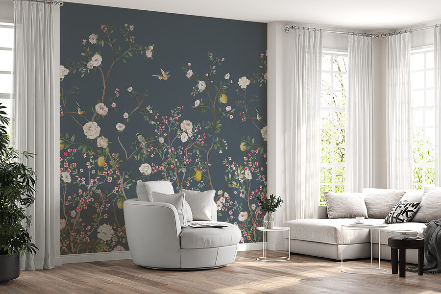 Una carta da parati con fiori e uccelli